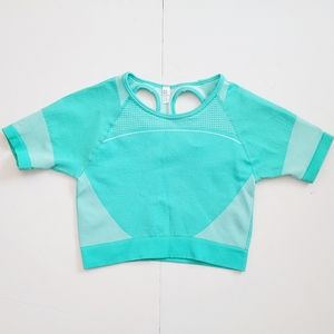NWOT Cropped active wear top
